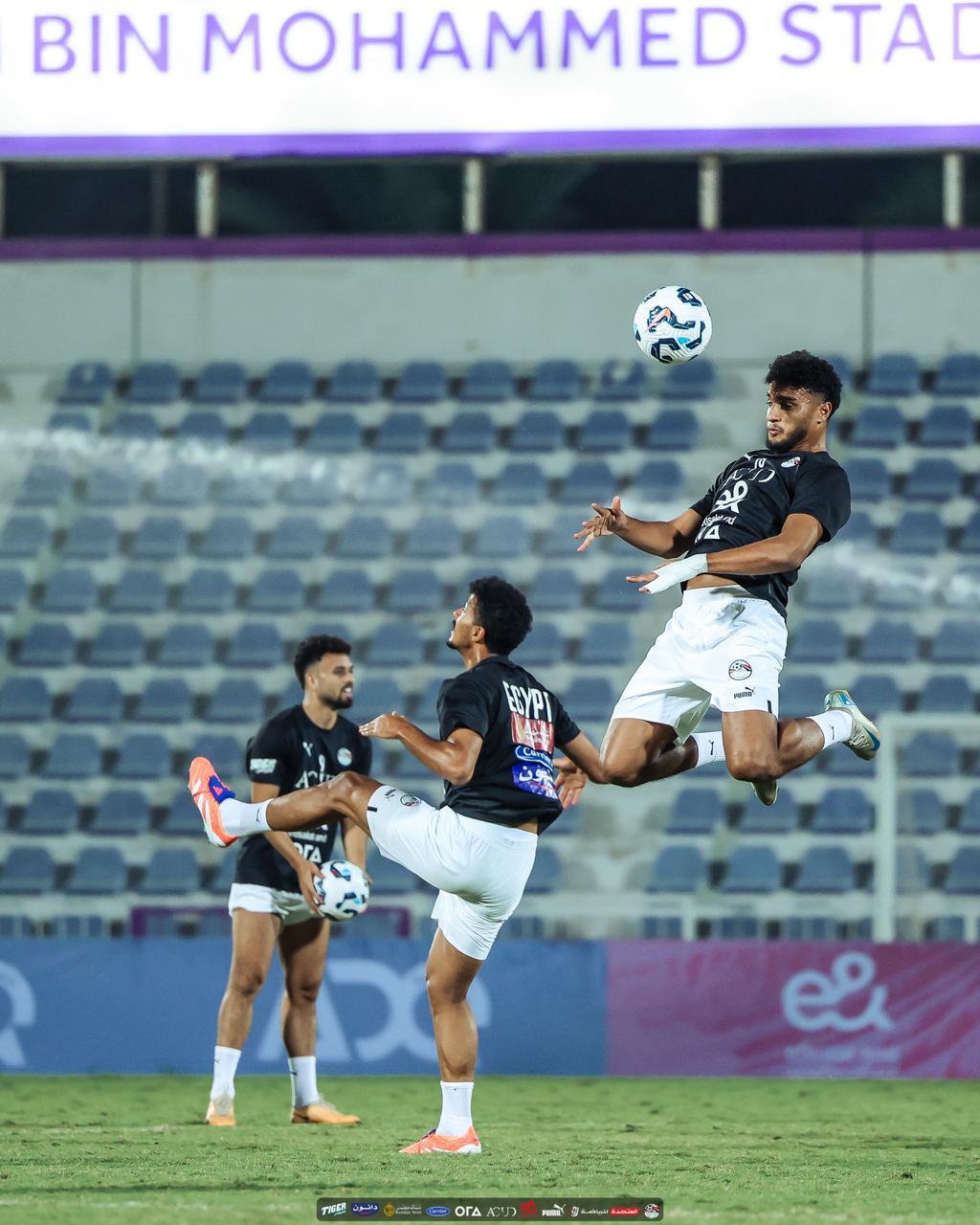في حضور أبو ريدة.. المنتخب الوطني يتدرب على ملعب هزاع بن زايد استعدادًا لأوزبكستان