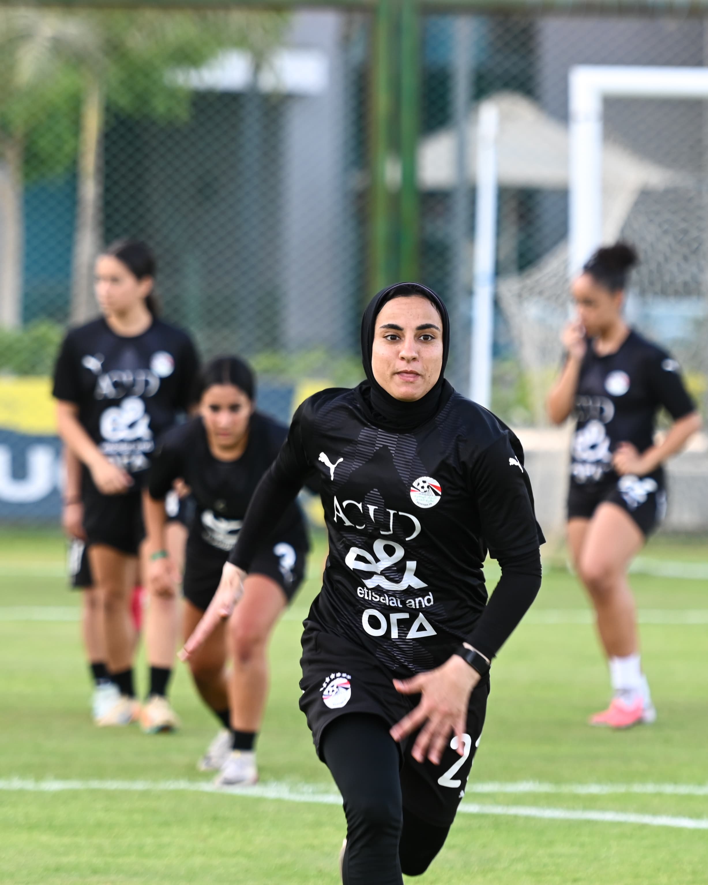 بالصور.. منتخب الكرة النسائية يواصل استعداداته لوديتي السنغال 