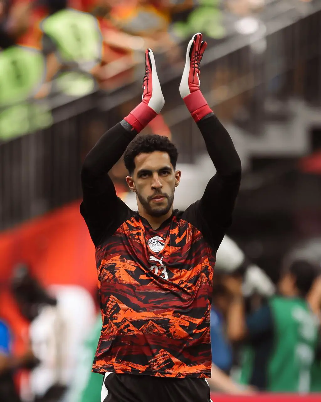 بالصور.. لاعبو منتخب مصر يجرون عمليات الإحماء استعدادًا لمواجهة نيوزيلندا