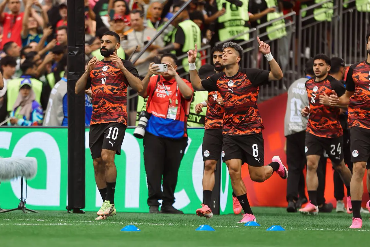 بالصور.. لاعبو منتخب مصر يجرون عمليات الإحماء استعدادًا لمواجهة نيوزيلندا