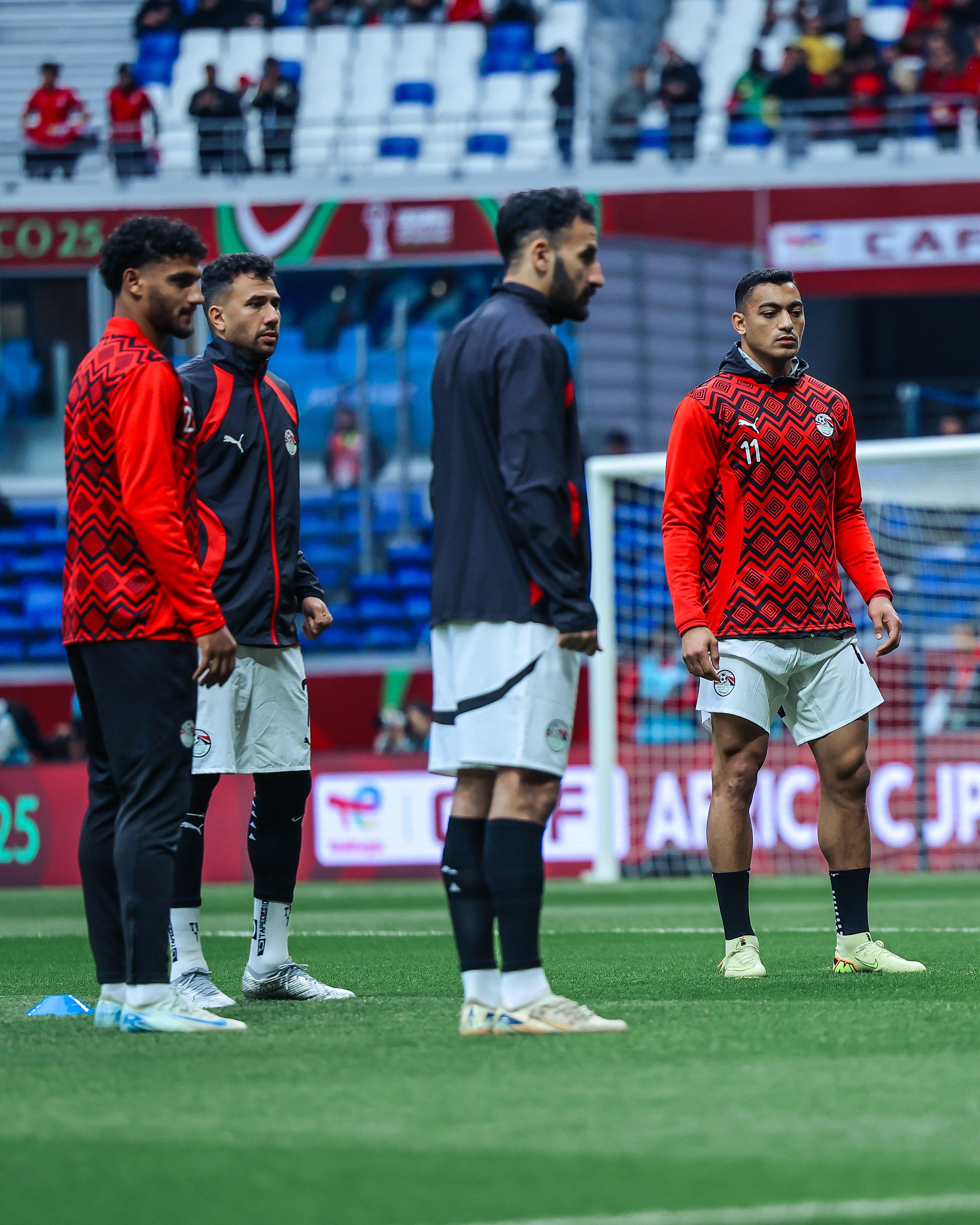 إحماء منتخب مصر قبل مواجهة السنغال