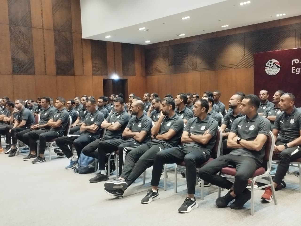 اجتماع أوسكار رويز بالحكام قبل استئناف بطولة الدوري الممتاز