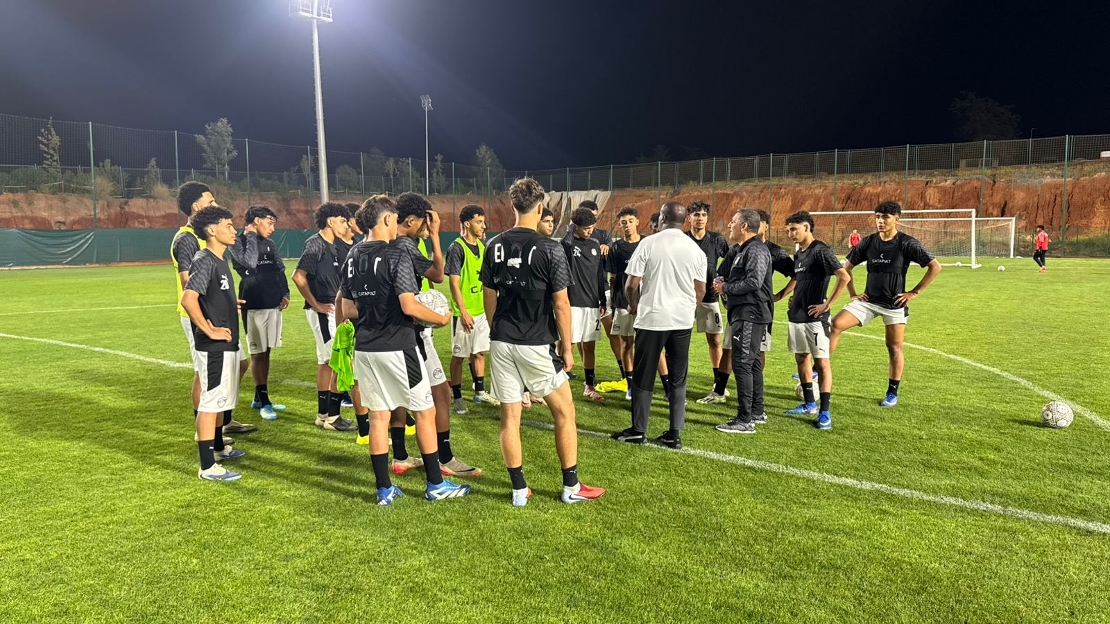 بالصور: منتخب الناشئين يواصل تحضيراته لمواجهة كوت ديفوار