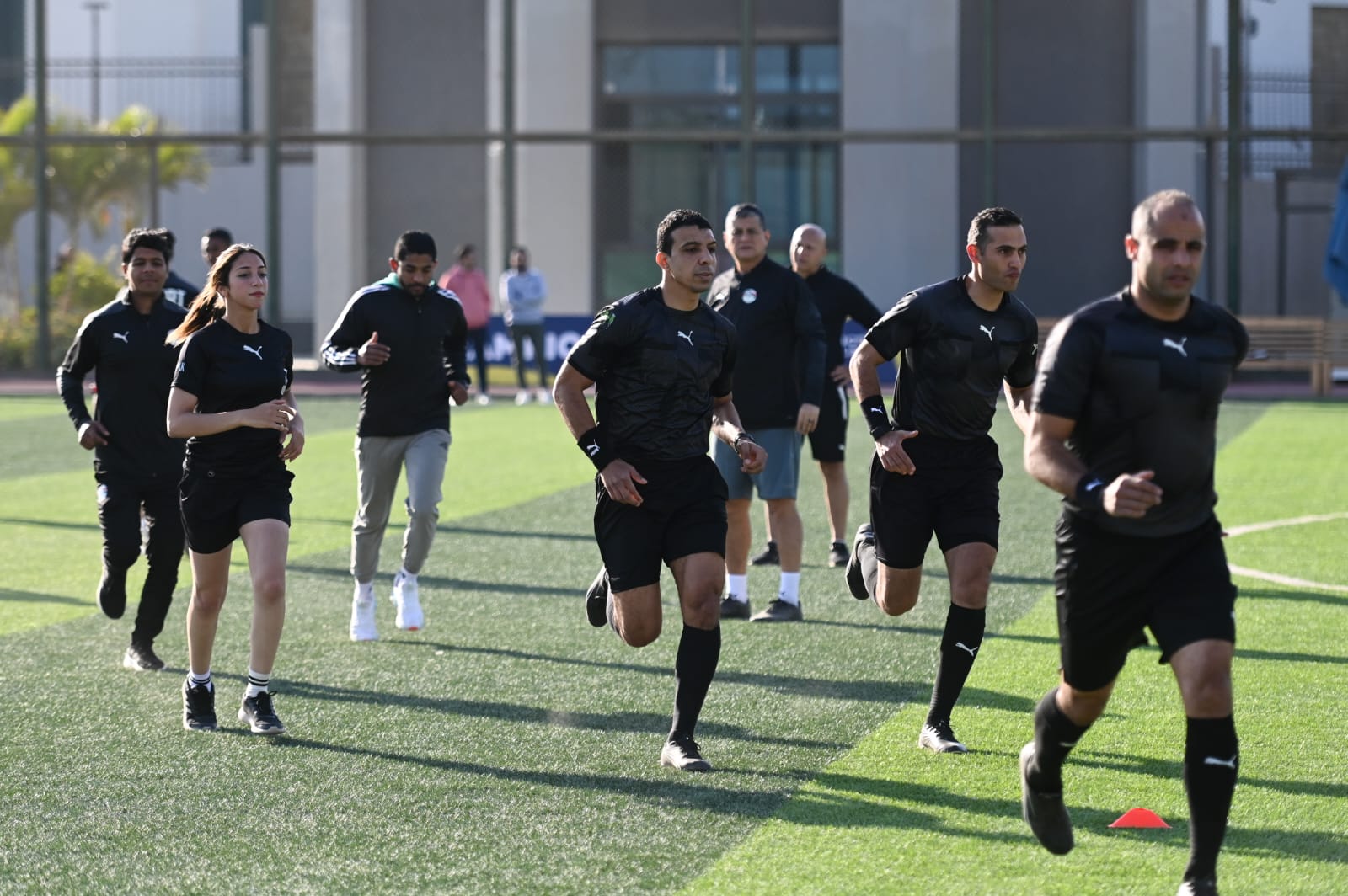 تدريبات فنية وبدنية للحكام تحت إشراف أوسكار رويز رئيس لجنة الحكام