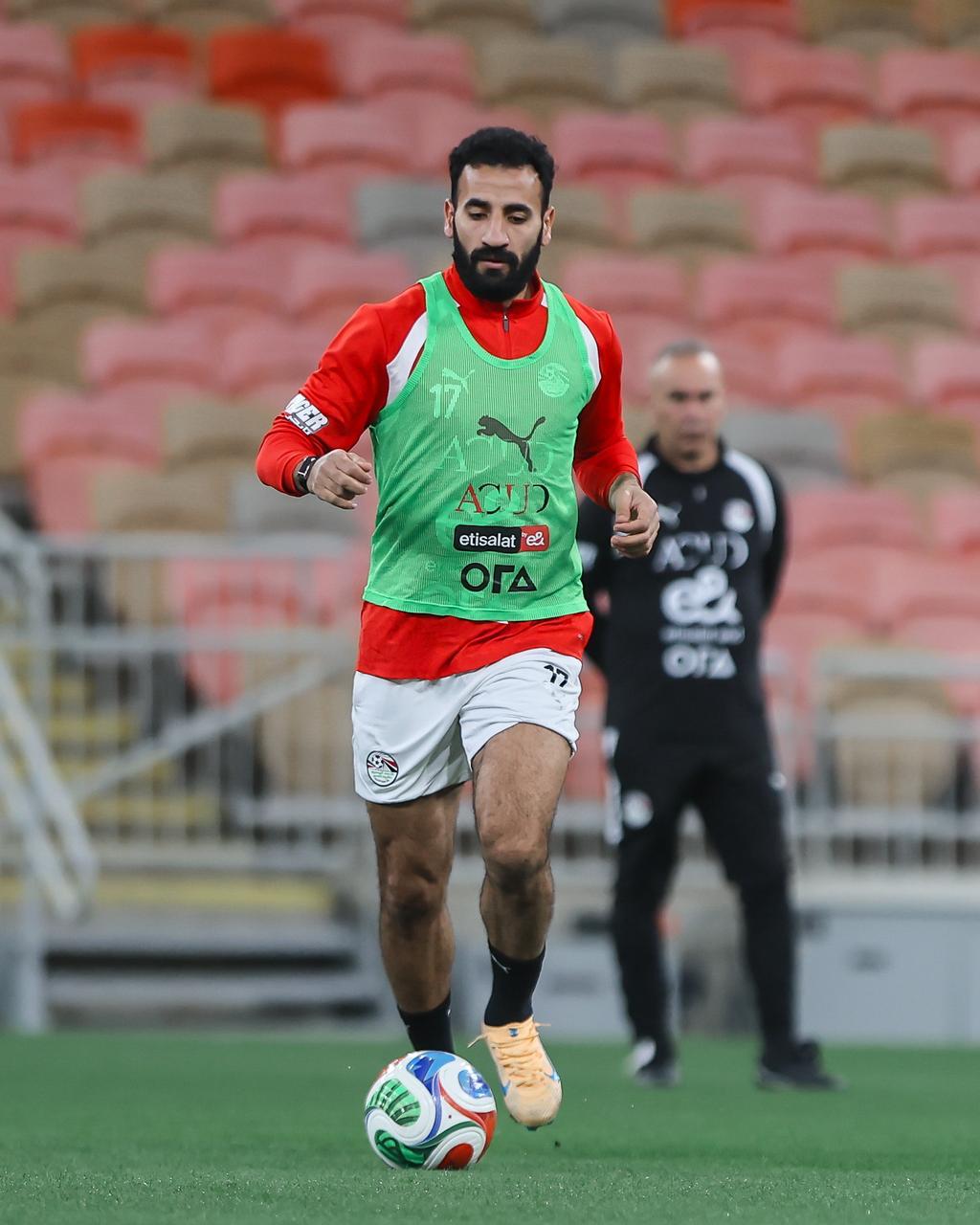 منتخب مصر يختتم تدريباته لمواجهة السعودية غداً.. ووزير الرياضة يجتمع باللاعبين