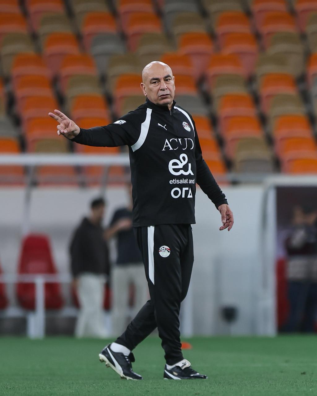 منتخب مصر يختتم تدريباته لمواجهة السعودية غداً.. ووزير الرياضة يجتمع باللاعبين