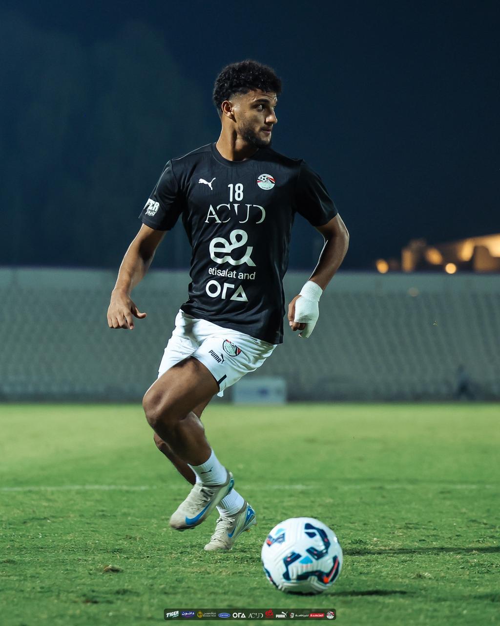 في حضور أبو ريدة.. المنتخب الوطني يتدرب على ملعب هزاع بن زايد استعدادًا لأوزبكستان