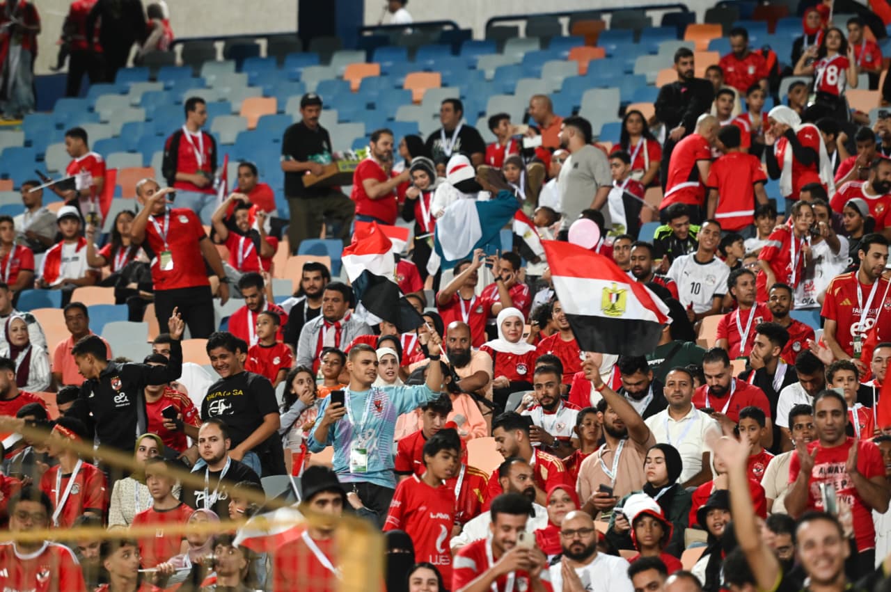 الجماهير المصرية تتوافد على ملعب القاهرة الدولي قبل مواجهة المنتخب وغينيا بيساو