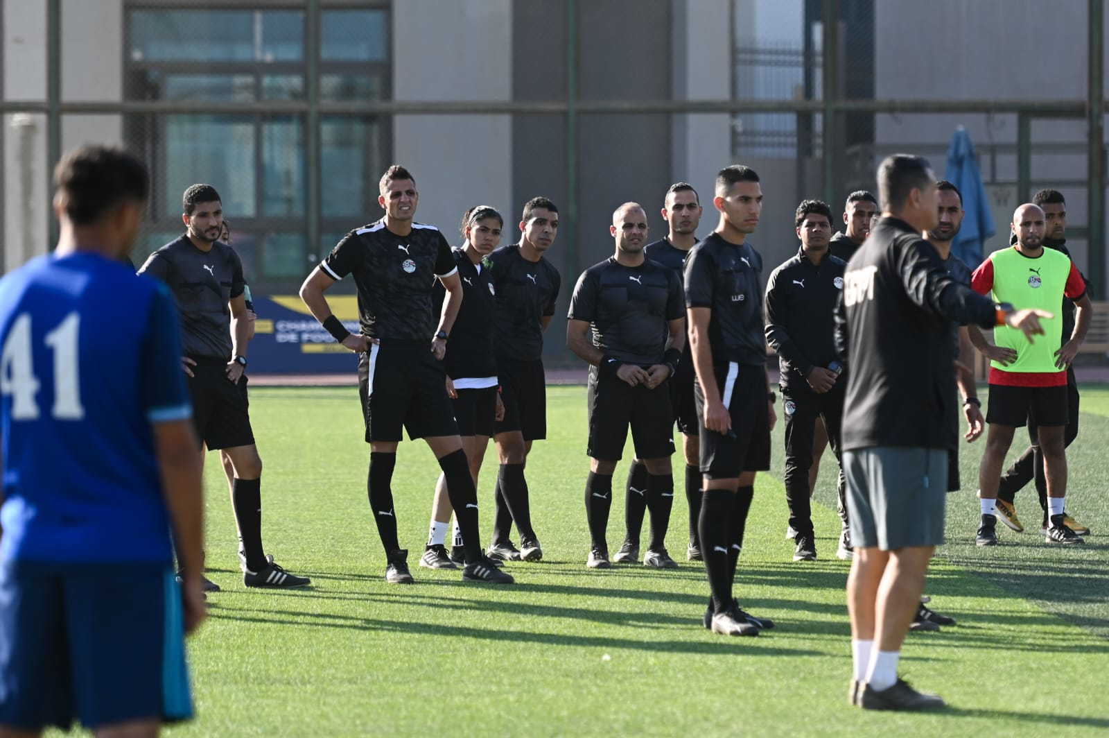 تدريبات فنية وبدنية للحكام تحت إشراف أوسكار رويز رئيس لجنة الحكام