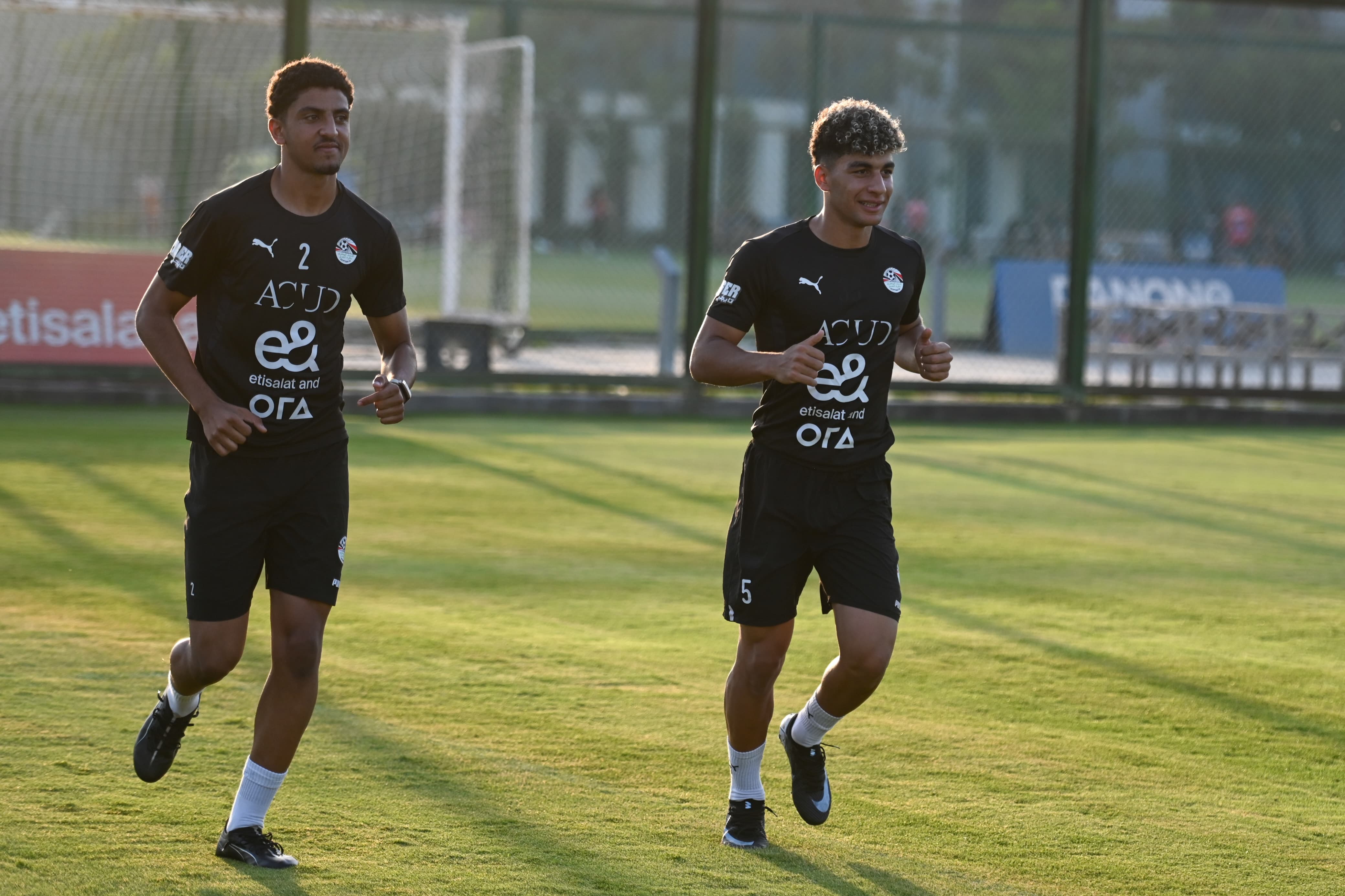 بالصور.. منتخب الشباب يواصل تدريباته بقيادة وائل رياض