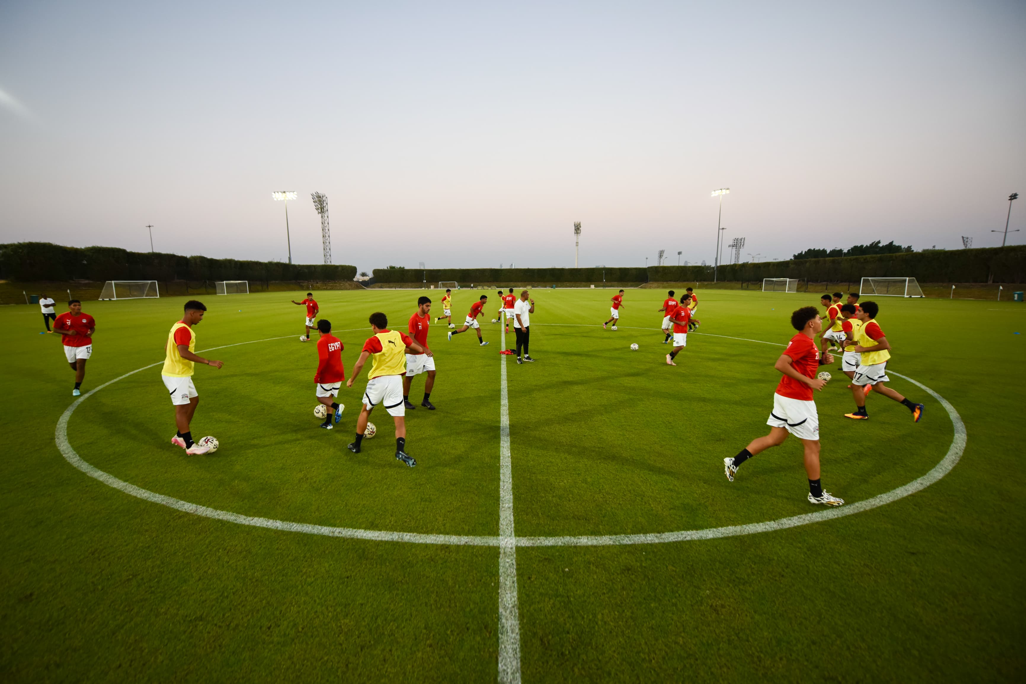 المنتخب الوطني تحت 17 عامًا يختتم استعداداته لمواجهة قطر وديًا 