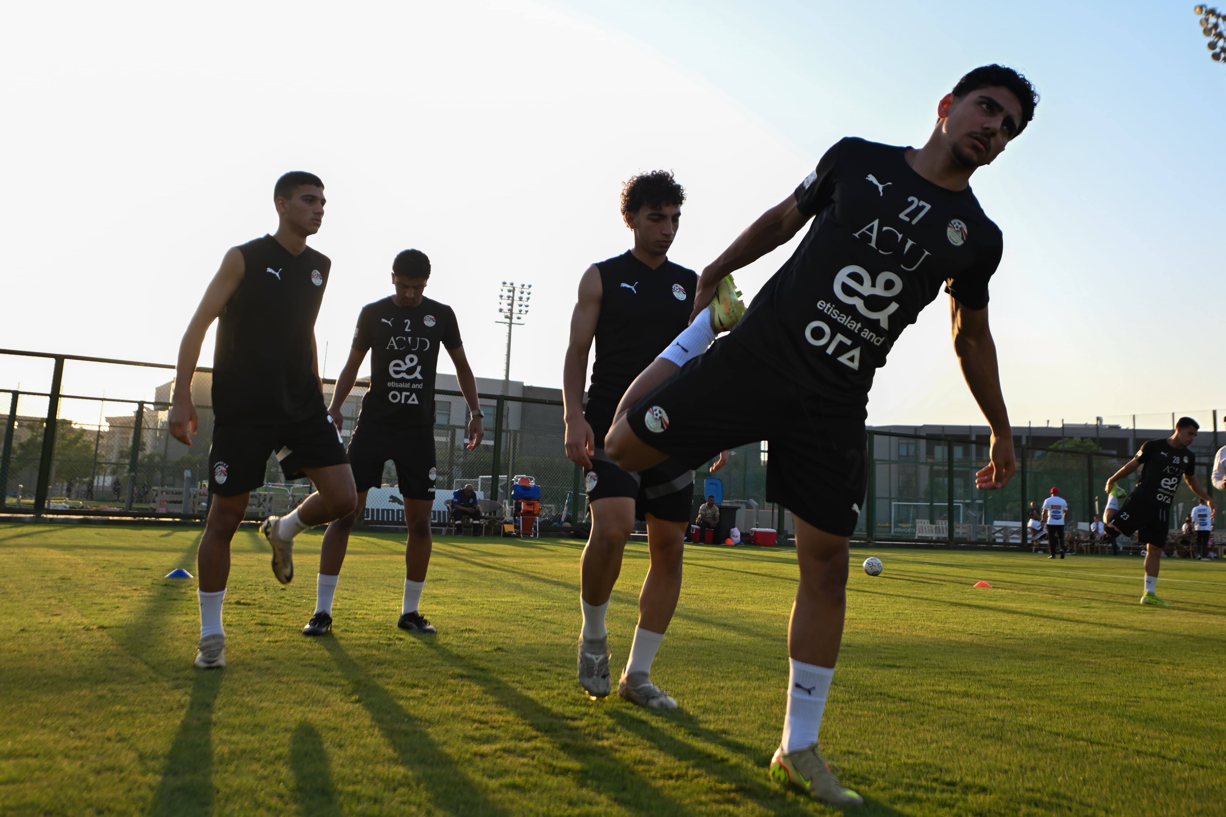 بالصور.. منتخب الشباب يواصل تدريباته بقيادة وائل رياض