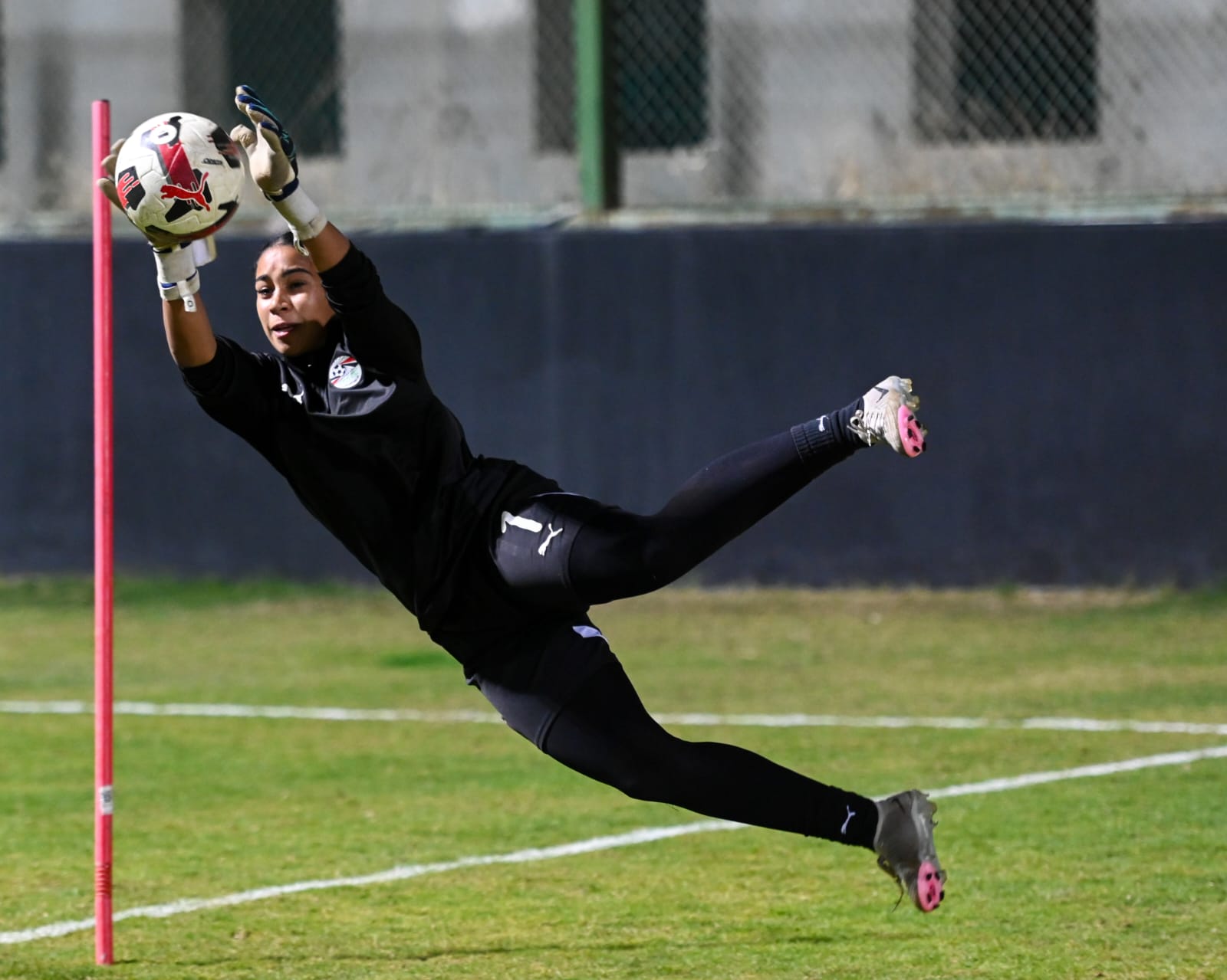 المنتخب الوطني للكرة النسائية يختتم تحضيراته لودية الجزائر الثانية