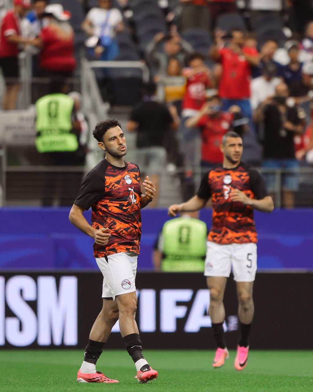 بالصور.. لاعبو منتخب مصر يخوضون فترة الإحماء قبل مواجهة أستراليا في المونديال 