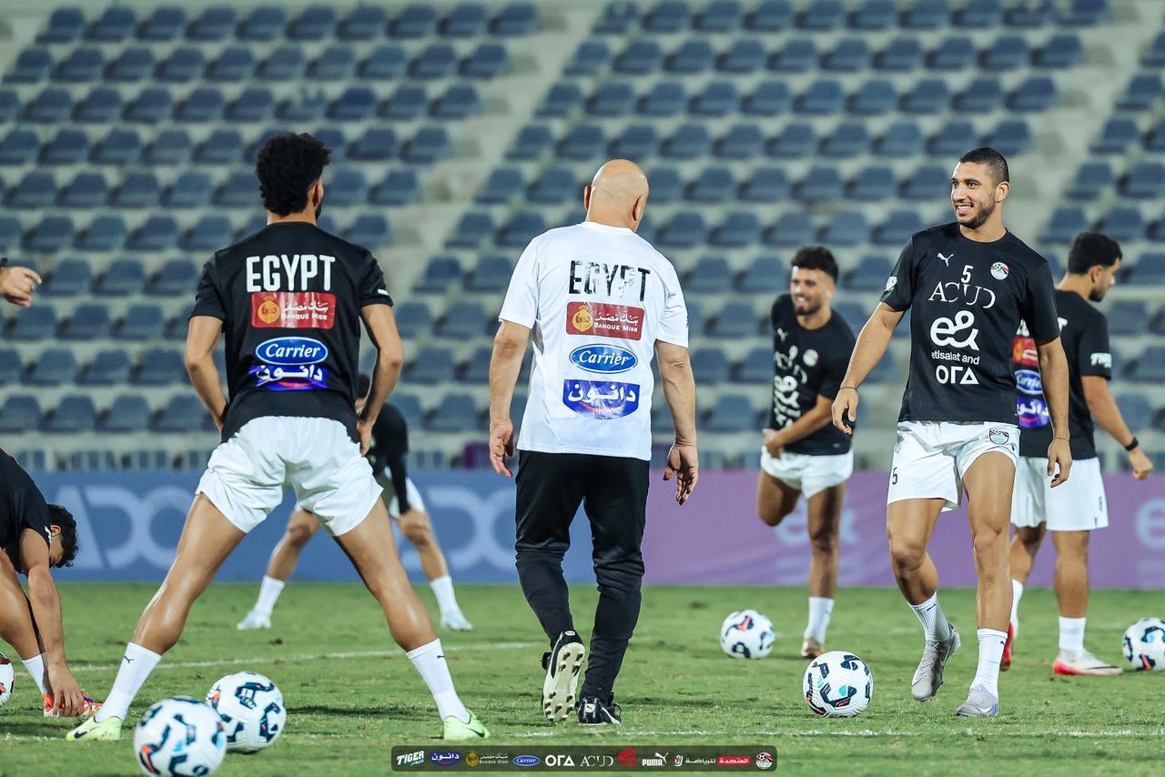 في حضور أبو ريدة.. المنتخب الوطني يتدرب على ملعب هزاع بن زايد استعدادًا لأوزبكستان