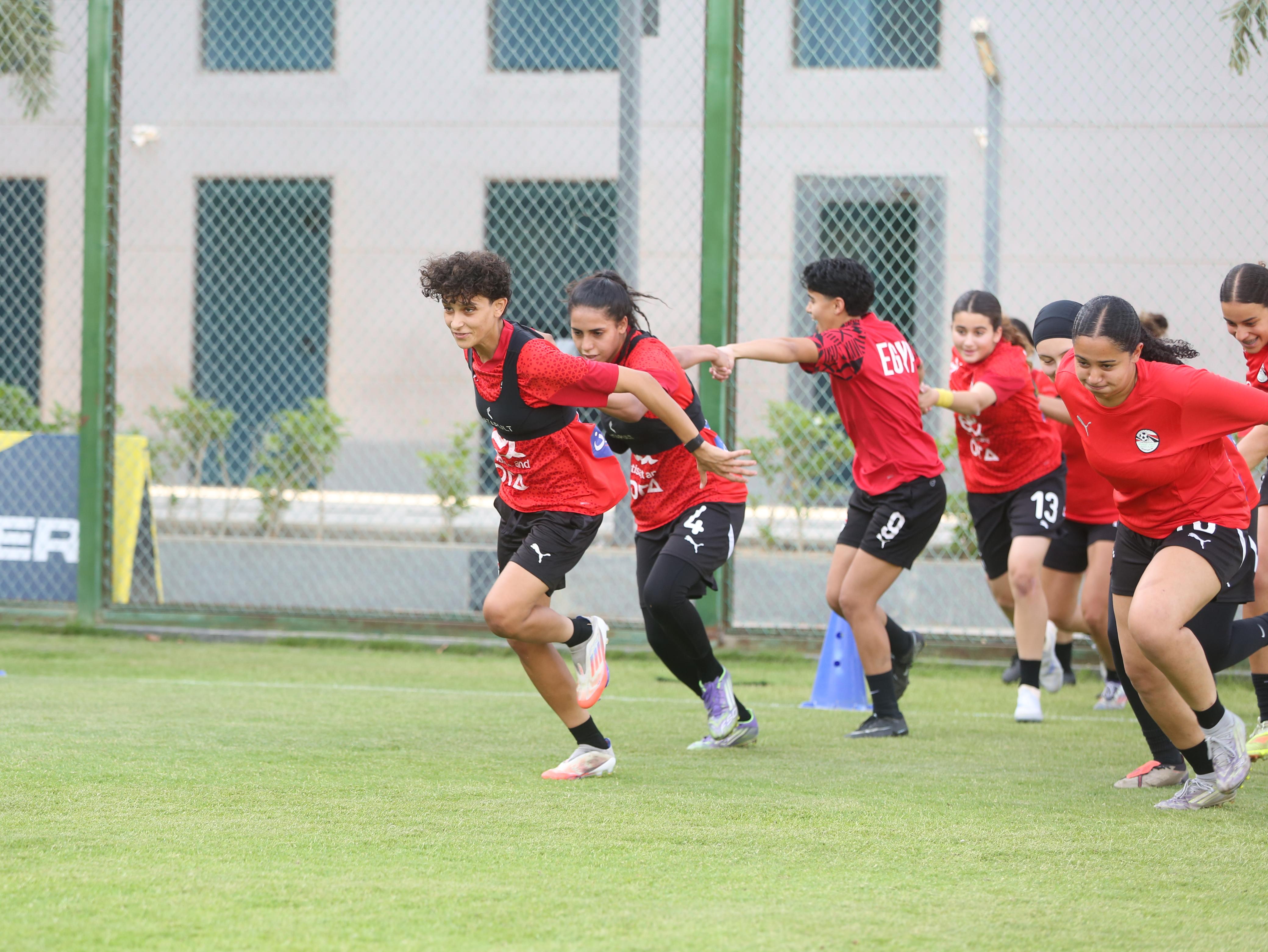 بالصور: تدريب منتخب السيدات