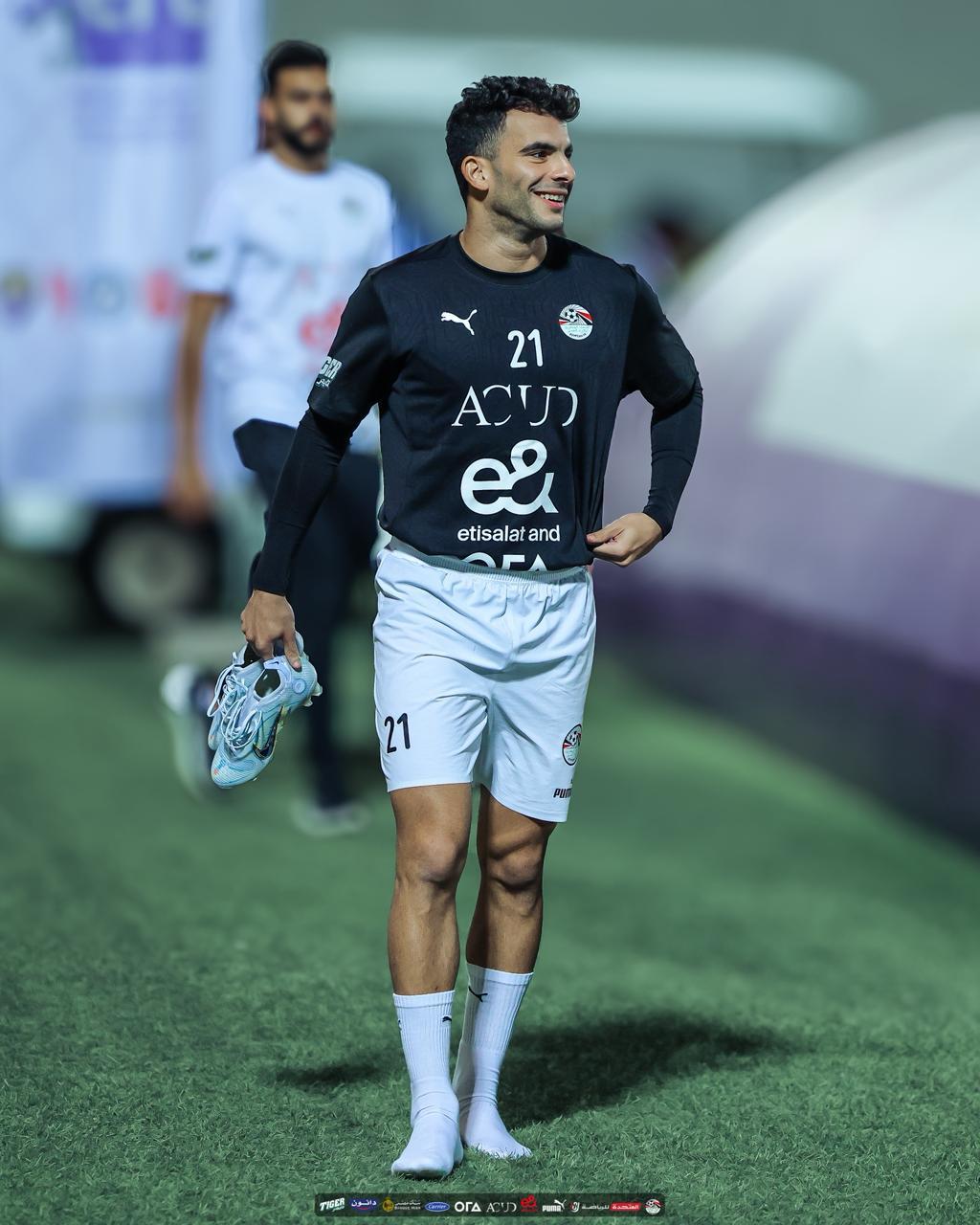 في حضور أبو ريدة.. المنتخب الوطني يتدرب على ملعب هزاع بن زايد استعدادًا لأوزبكستان