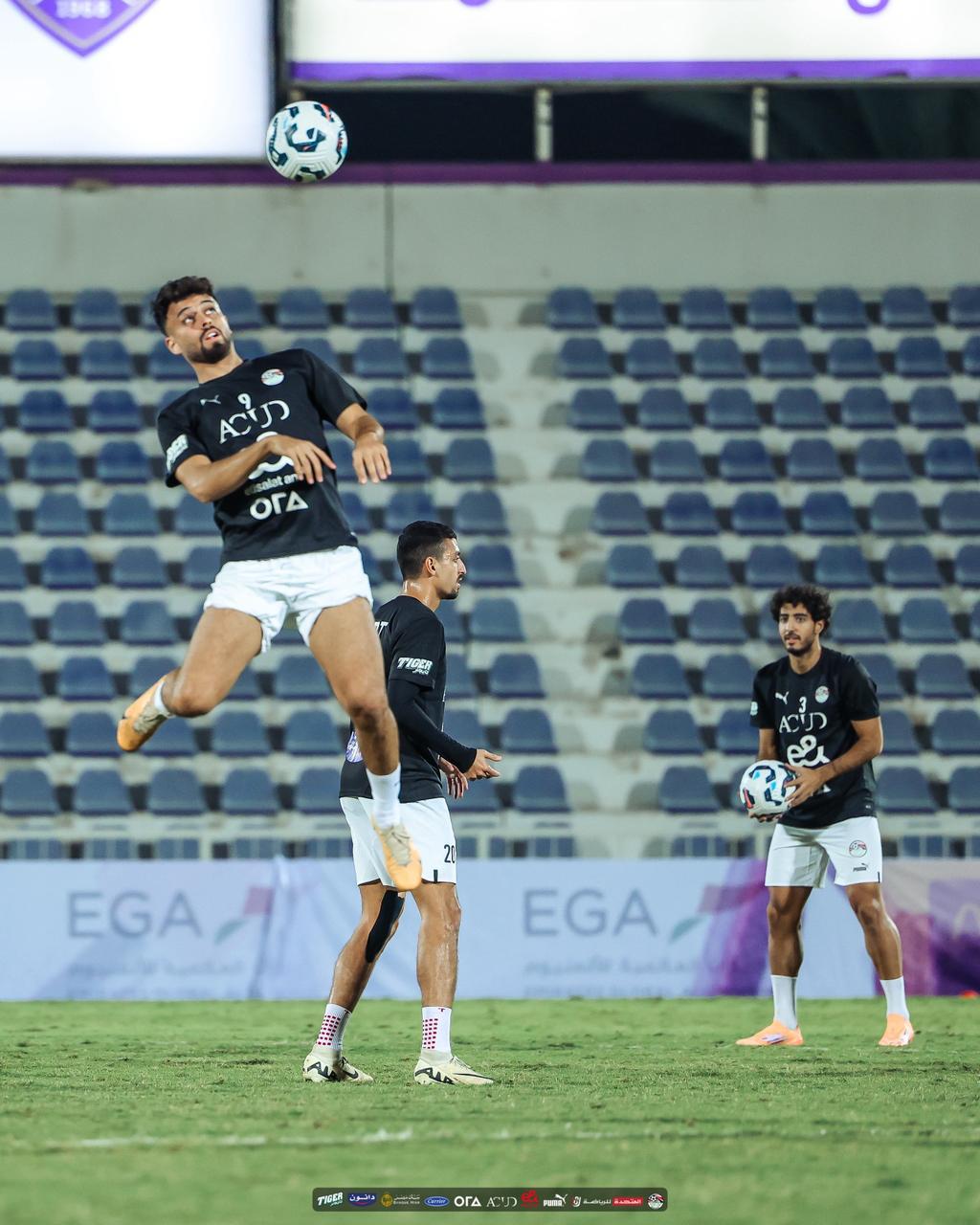 في حضور أبو ريدة.. المنتخب الوطني يتدرب على ملعب هزاع بن زايد استعدادًا لأوزبكستان