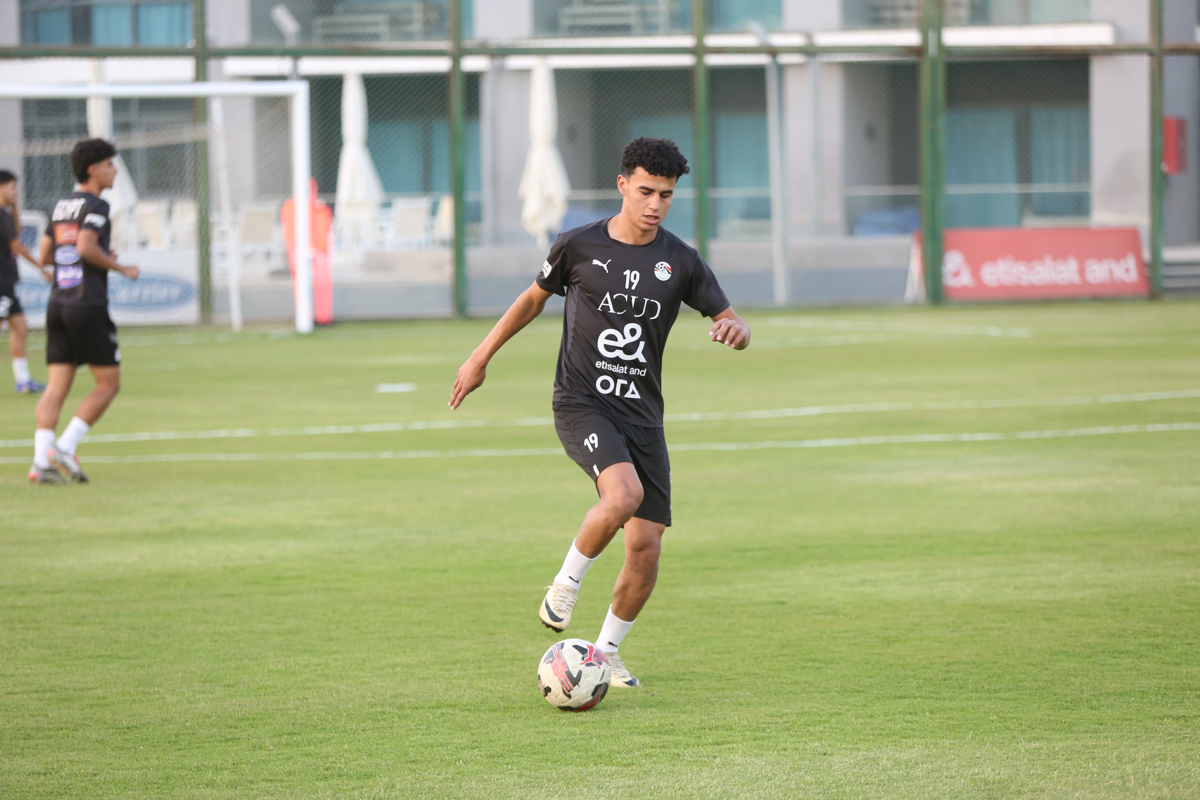 بالصور: منتخب الشباب يواصل استعداداته لمواجهة روسيا ودياً