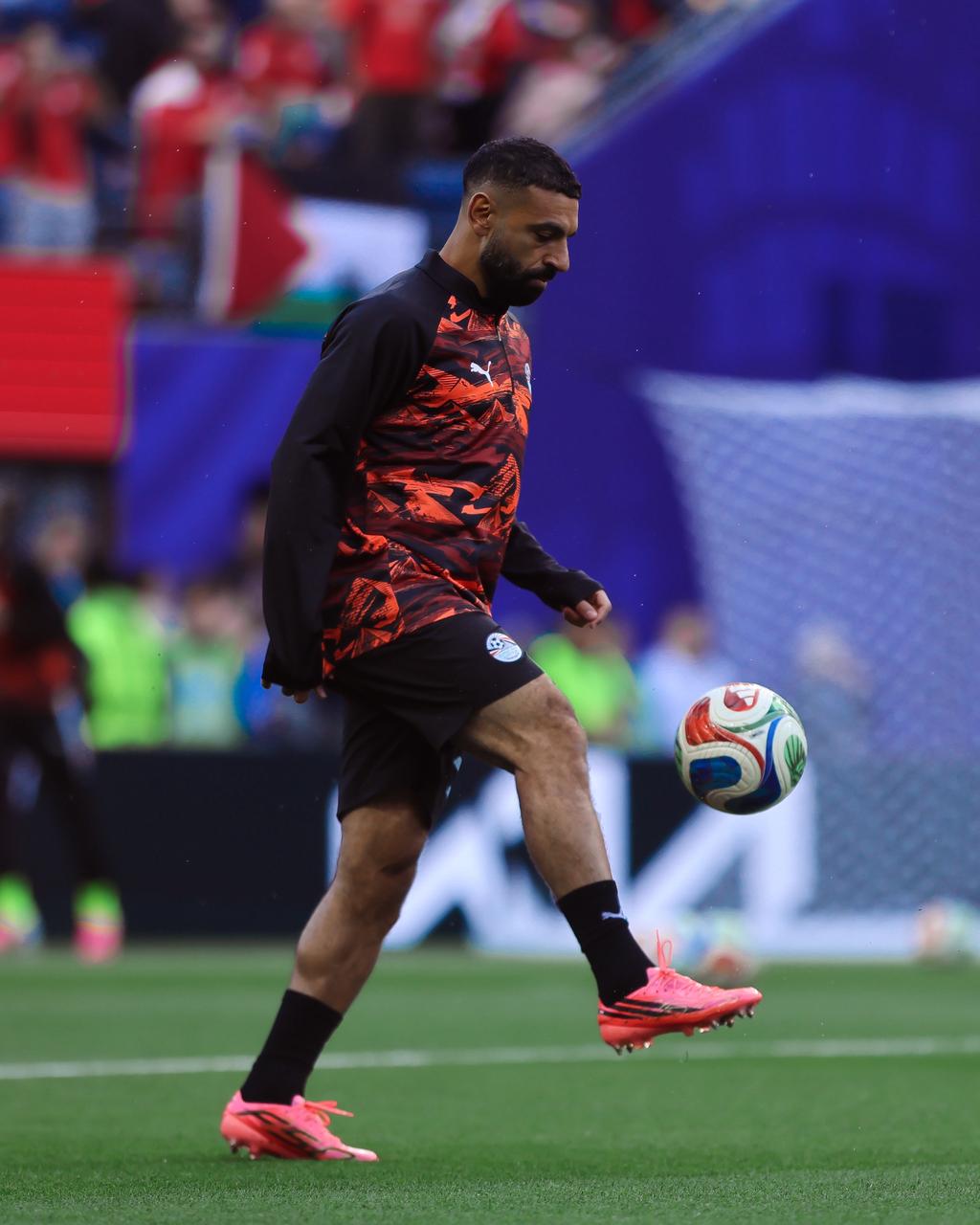 بالصور.. إحماءات لاعبي منتخب مصر قبل انطلاق مواجهة إيران في المونديال