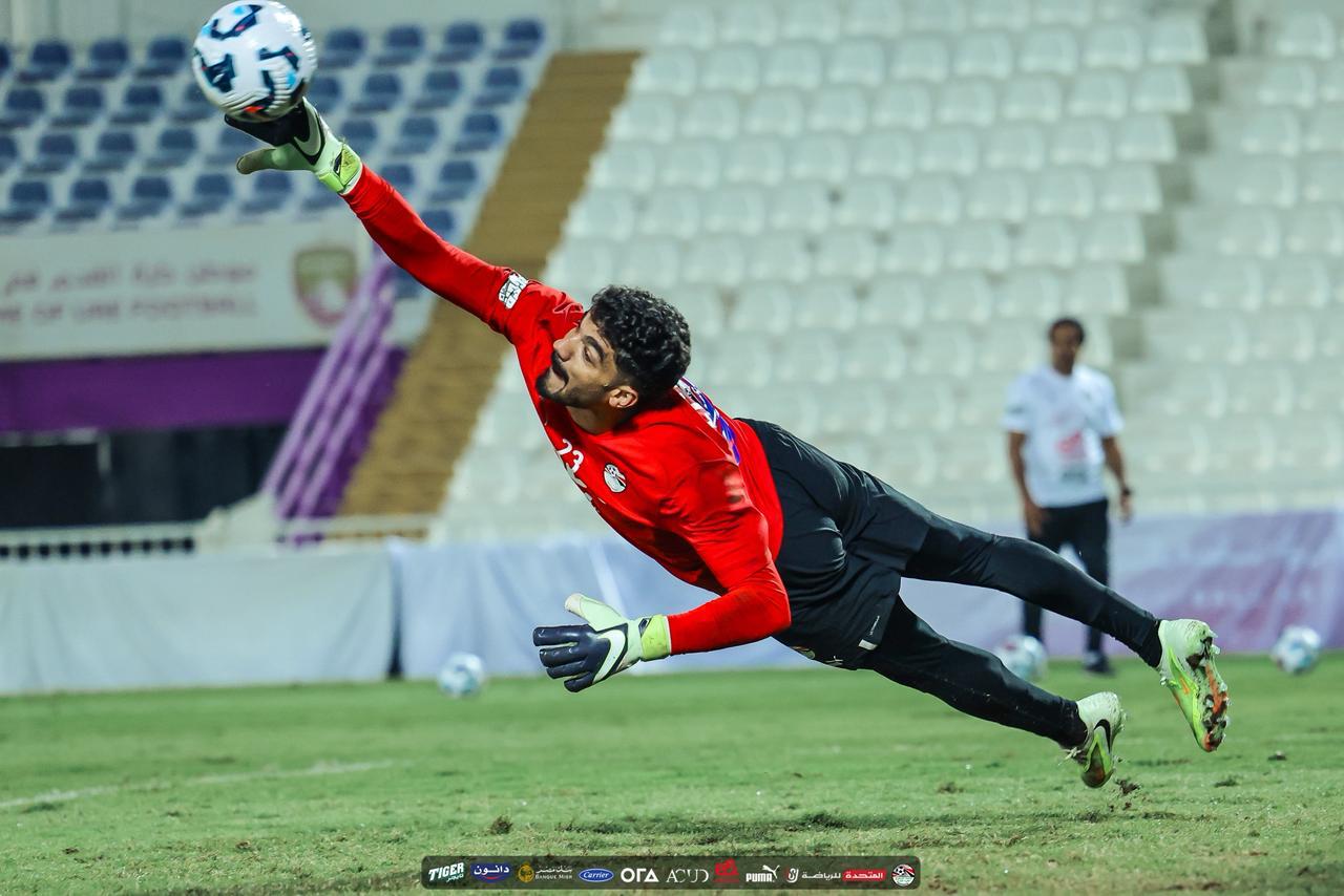 في حضور أبو ريدة.. المنتخب الوطني يتدرب على ملعب هزاع بن زايد استعدادًا لأوزبكستان