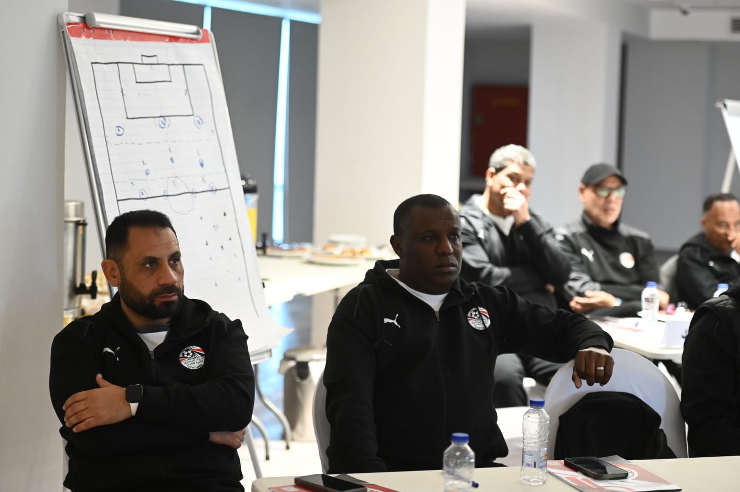 صور محاضرة pro1  عن طرق التعامل مع وسائل الإعلام