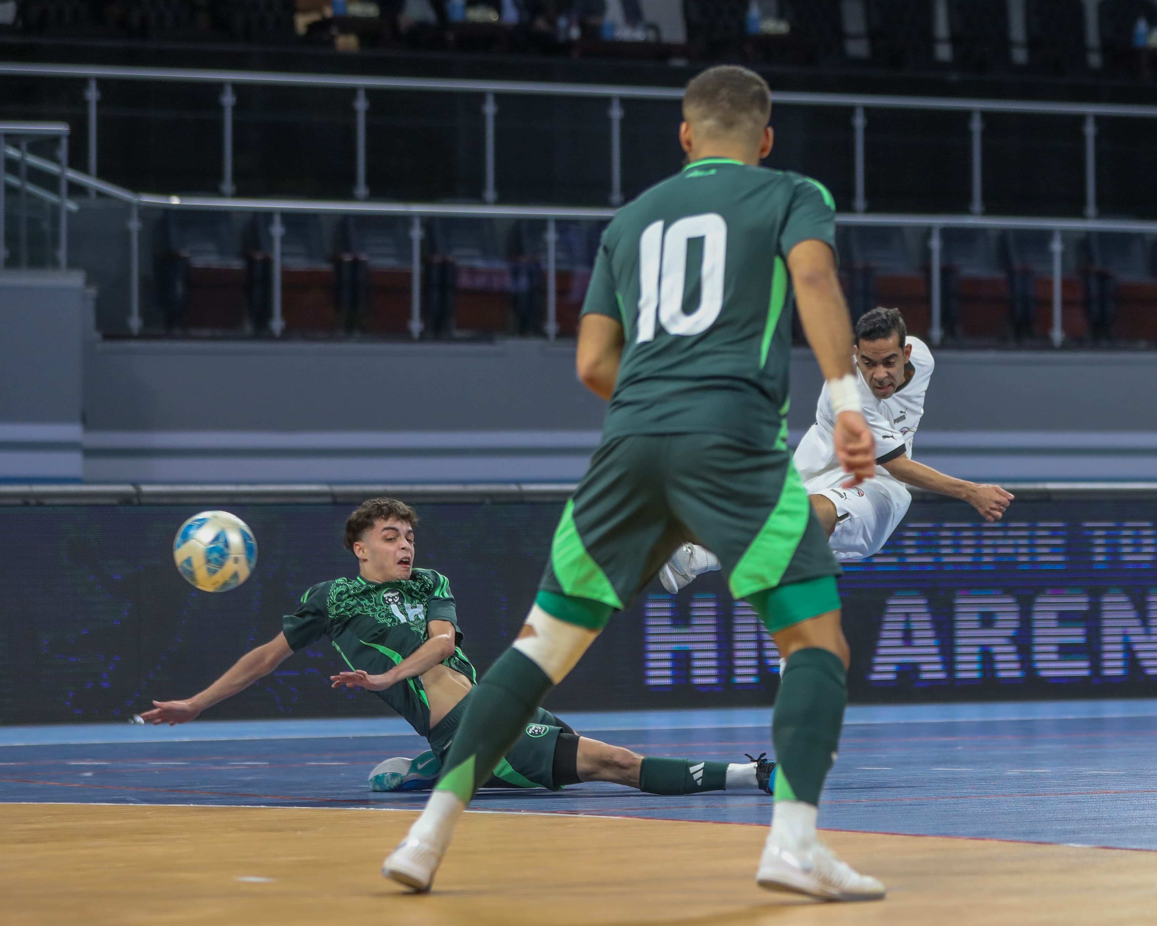 بالصور: منتخب مصر لكرة الصالات يفوز على نظيره الجزائري (4 - 1) وديا