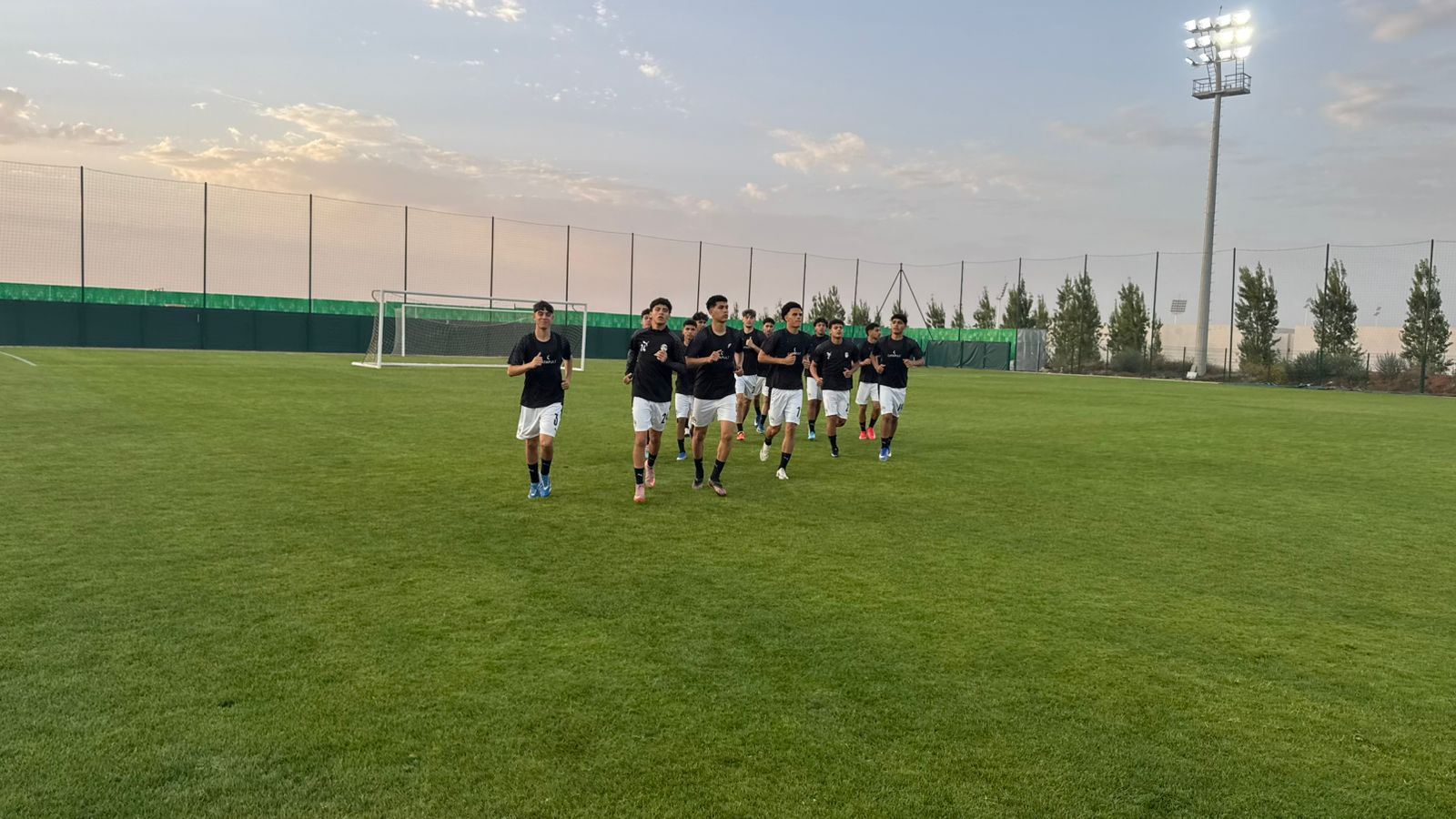 بالصور: منتخب الناشئين يواصل تحضيراته لمواجهة كوت ديفوار