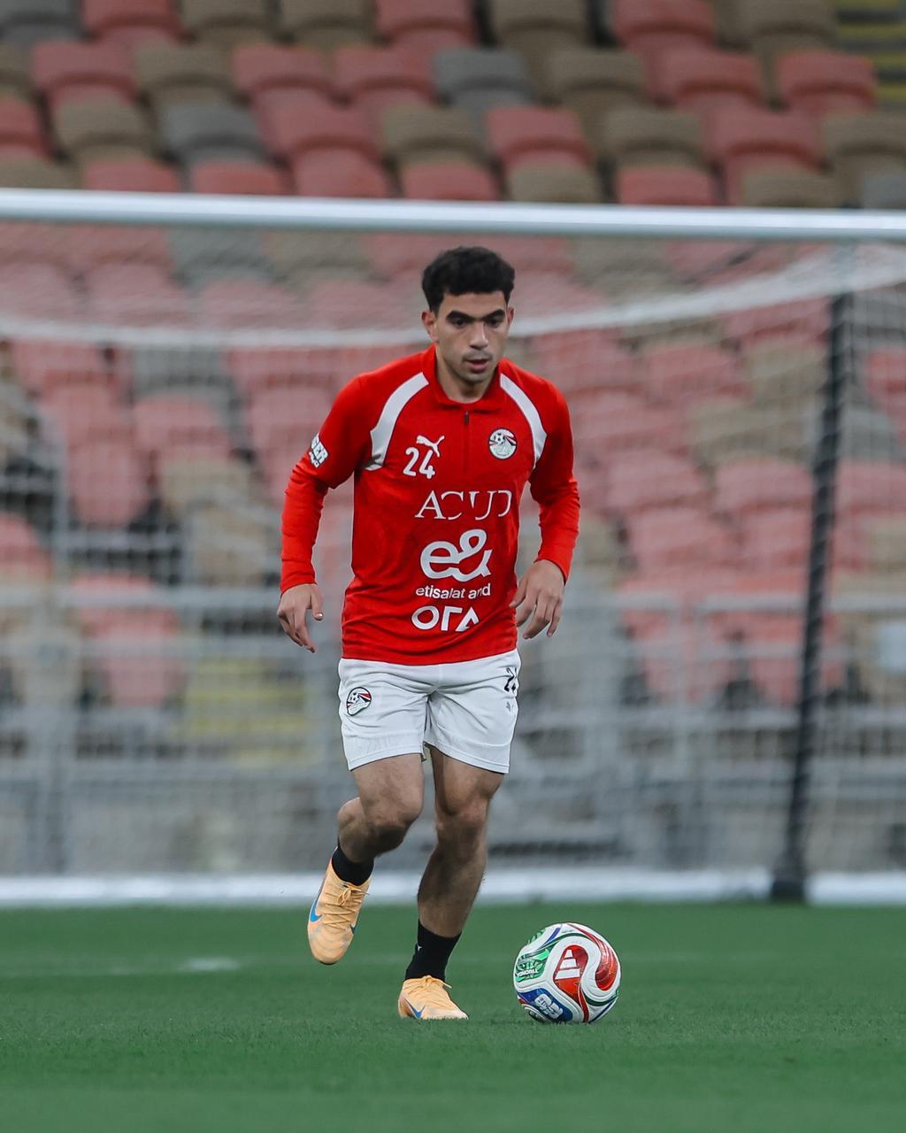 منتخب مصر يختتم تدريباته لمواجهة السعودية غداً.. ووزير الرياضة يجتمع باللاعبين