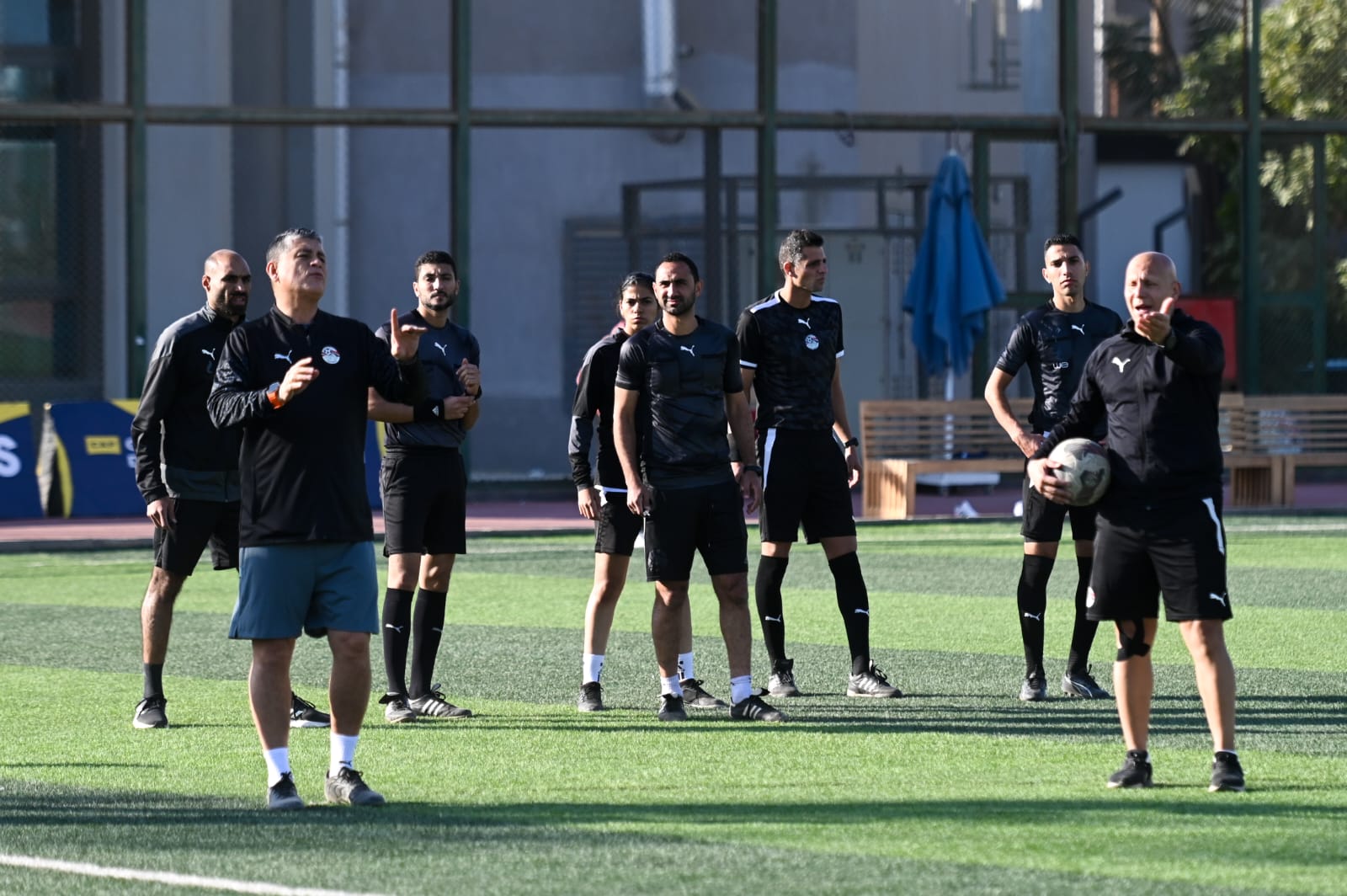 تدريبات فنية وبدنية للحكام تحت إشراف أوسكار رويز رئيس لجنة الحكام