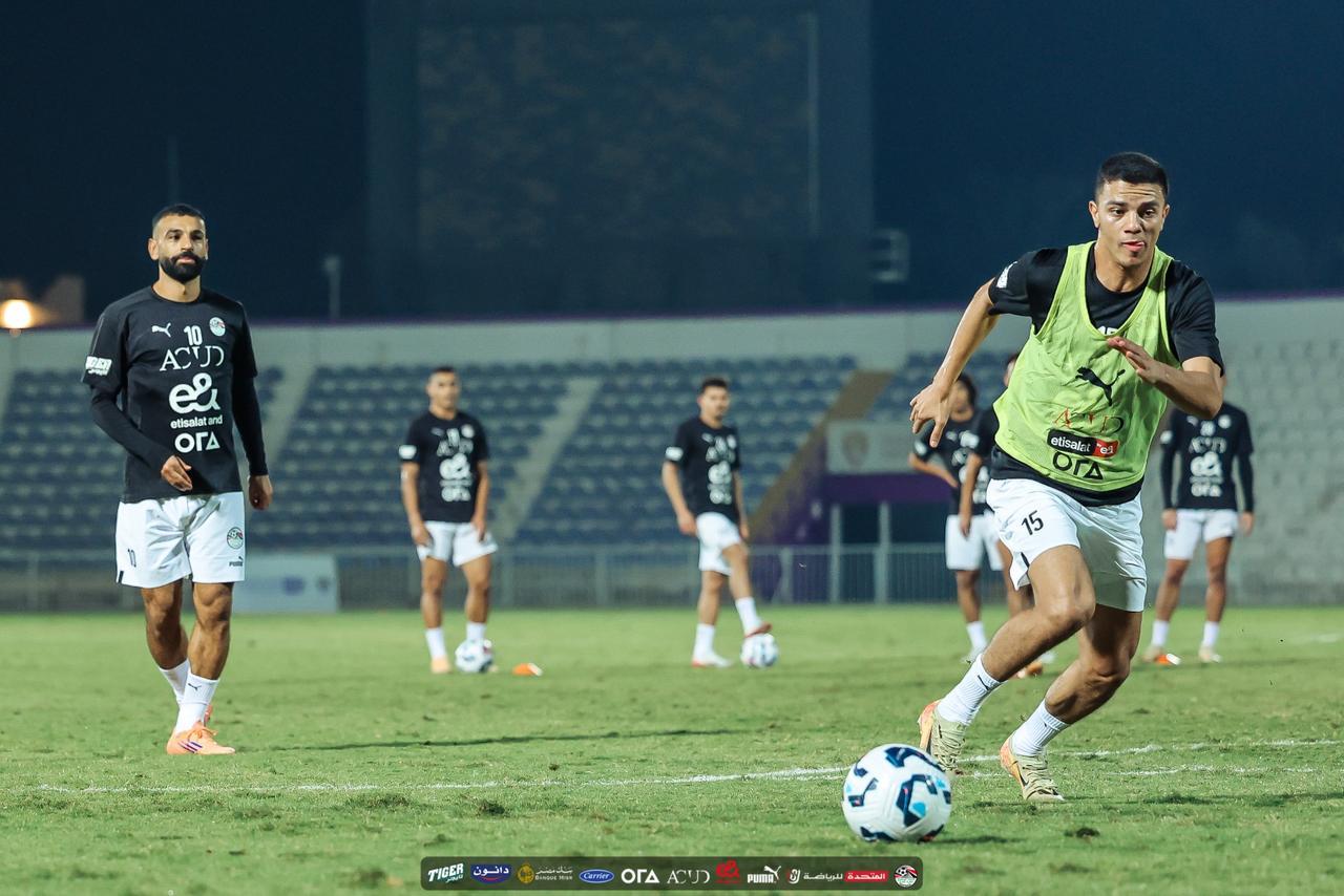 في حضور أبو ريدة.. المنتخب الوطني يتدرب على ملعب هزاع بن زايد استعدادًا لأوزبكستان