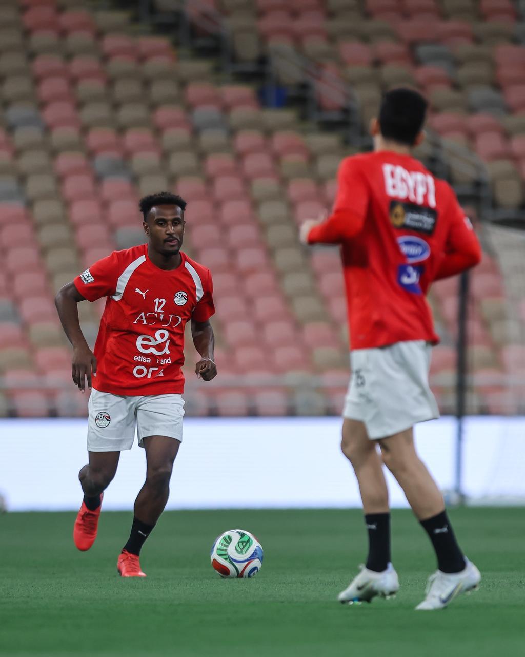 منتخب مصر يختتم تدريباته لمواجهة السعودية غداً.. ووزير الرياضة يجتمع باللاعبين