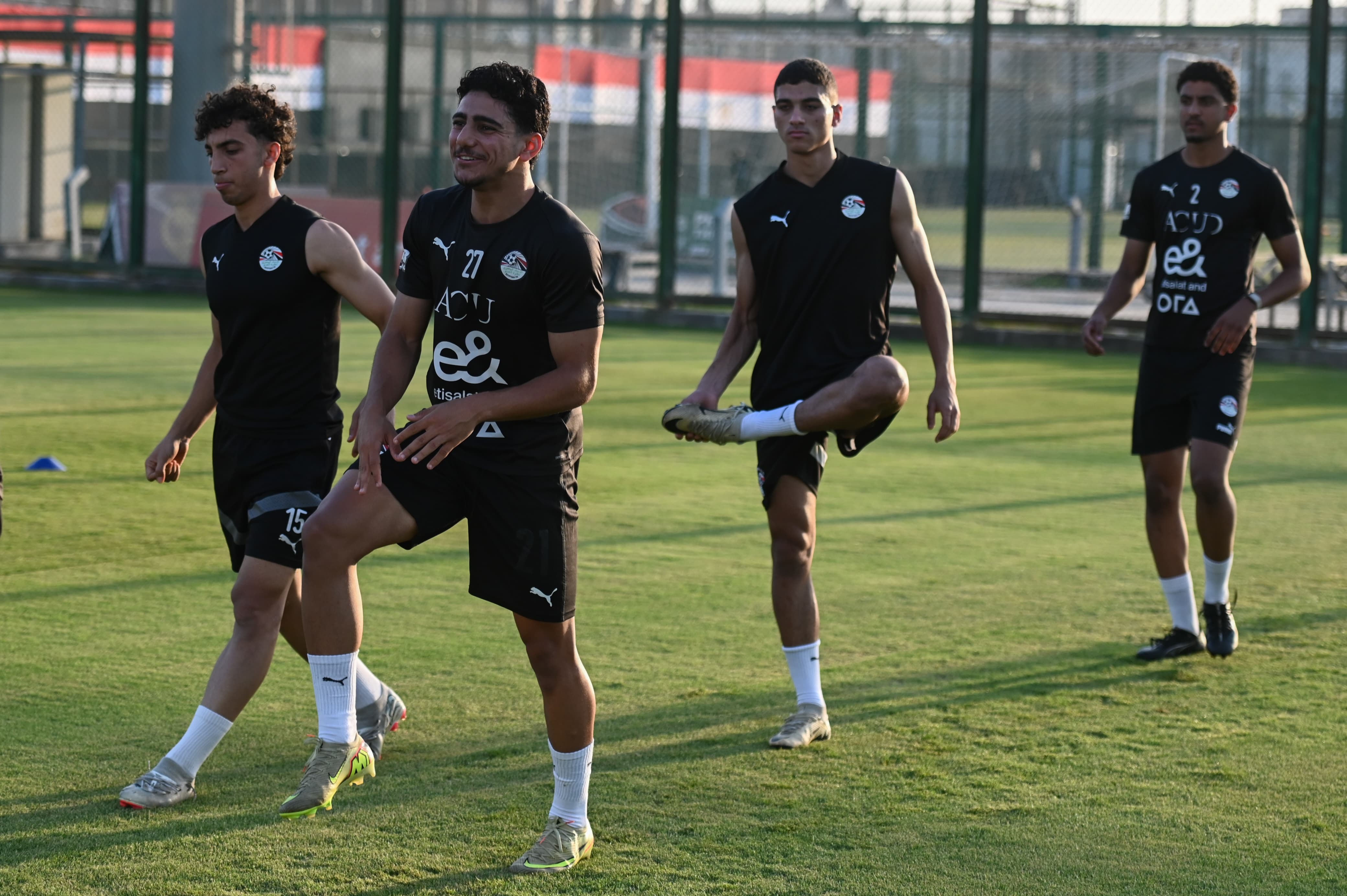 بالصور.. منتخب الشباب يواصل تدريباته بقيادة وائل رياض