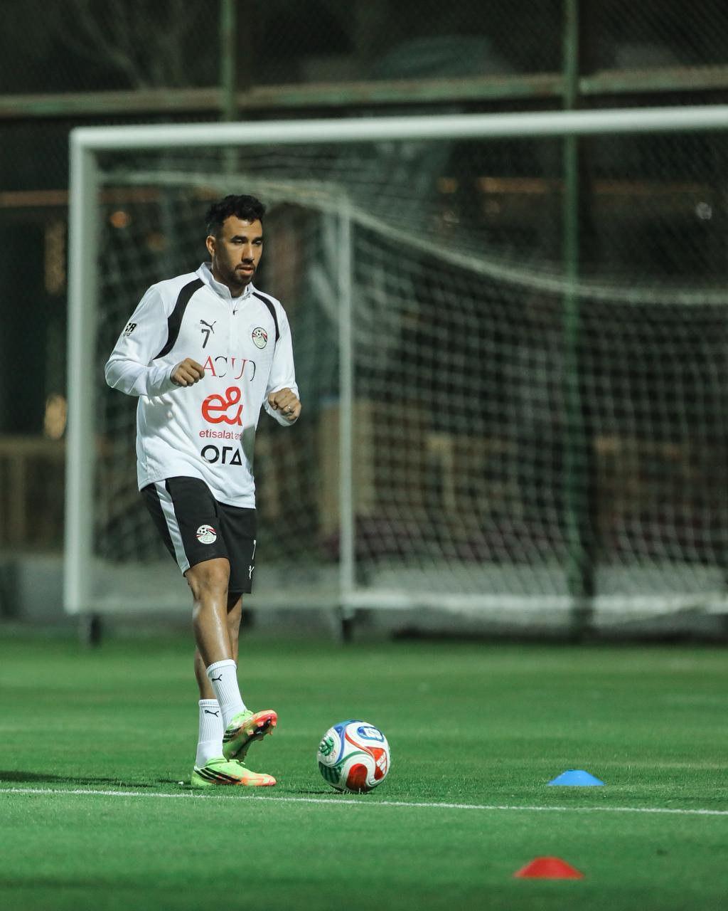 بالصور: المنتخب يخوض تدريبه الثاني في معسكر مايو استعدادا للقاء روسيا